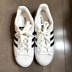 🌟⭐️🌟NWOT ADIDAS SUPERSTAR CLOUD WHITE / CORE BLACK SNEAKERS! 💫👟💫